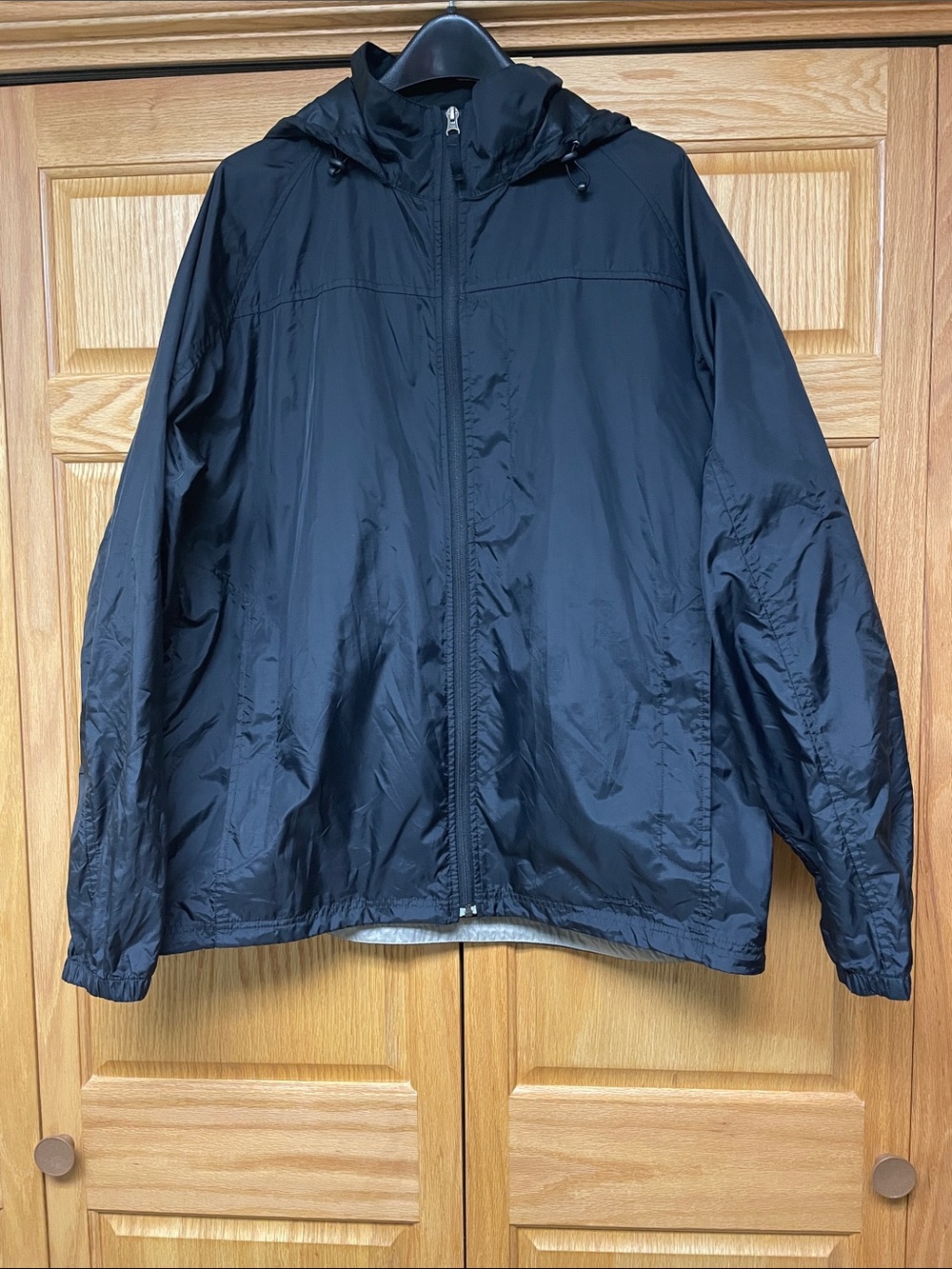 L.L. Bean Men’s Black Stowaway Windbreaker with hood - Size XLT